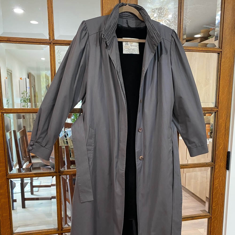 London Fog Maincoats Trench coat. Pewter Grey. 4 buttons on front. Tie waist. M